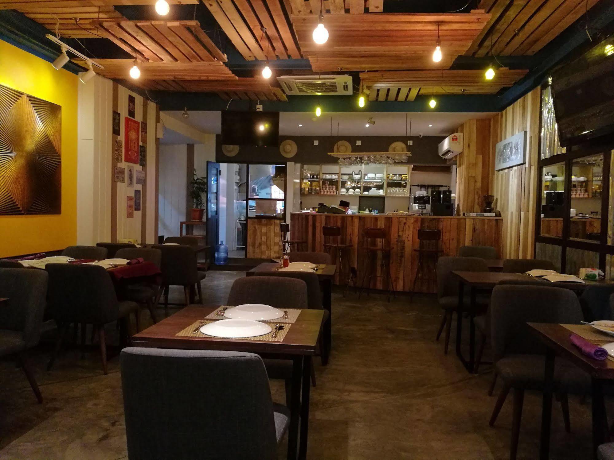 犀鸟回忆酒店 古晋 外观 照片