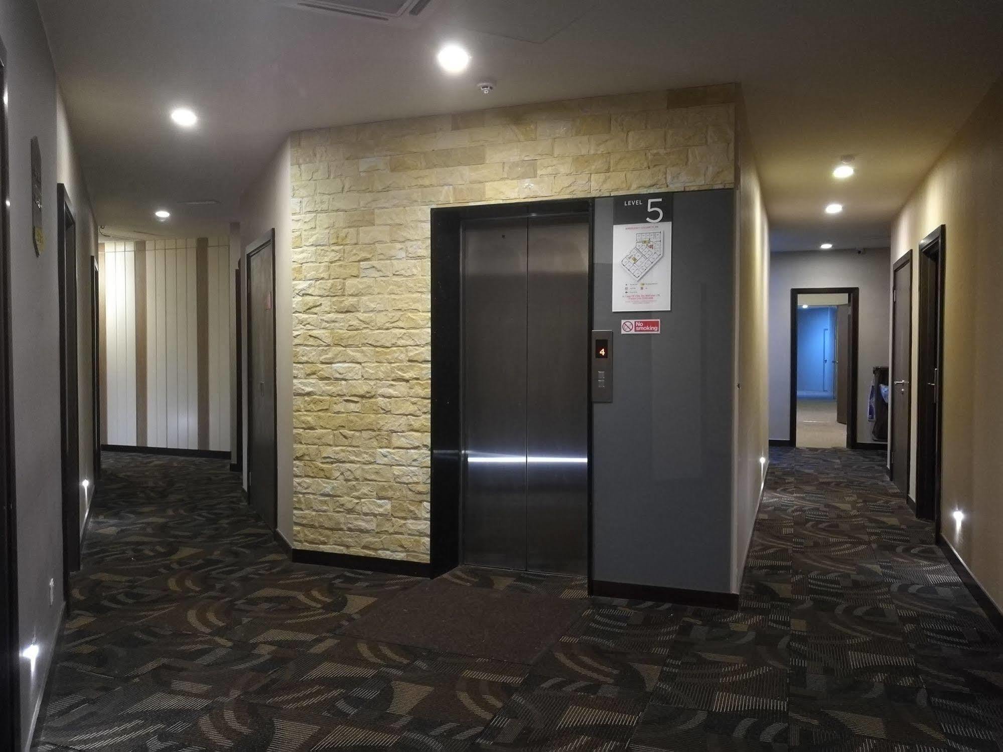 犀鸟回忆酒店 古晋 外观 照片